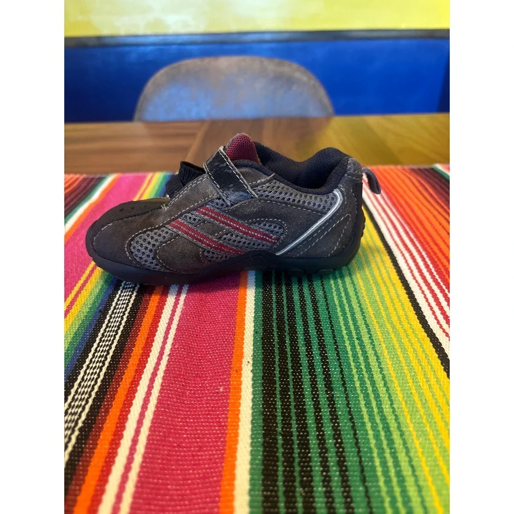 OshKosh Bgosh Toddler Boys Gray Black Red Mesh Hook Loop Sneakers Size 7